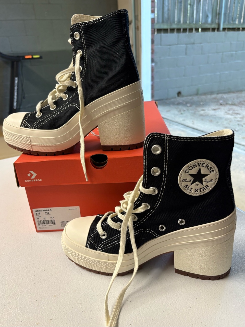 Women Converse Chuck 70 De Luxe High Heel Sneaker - Picture 2 of 6